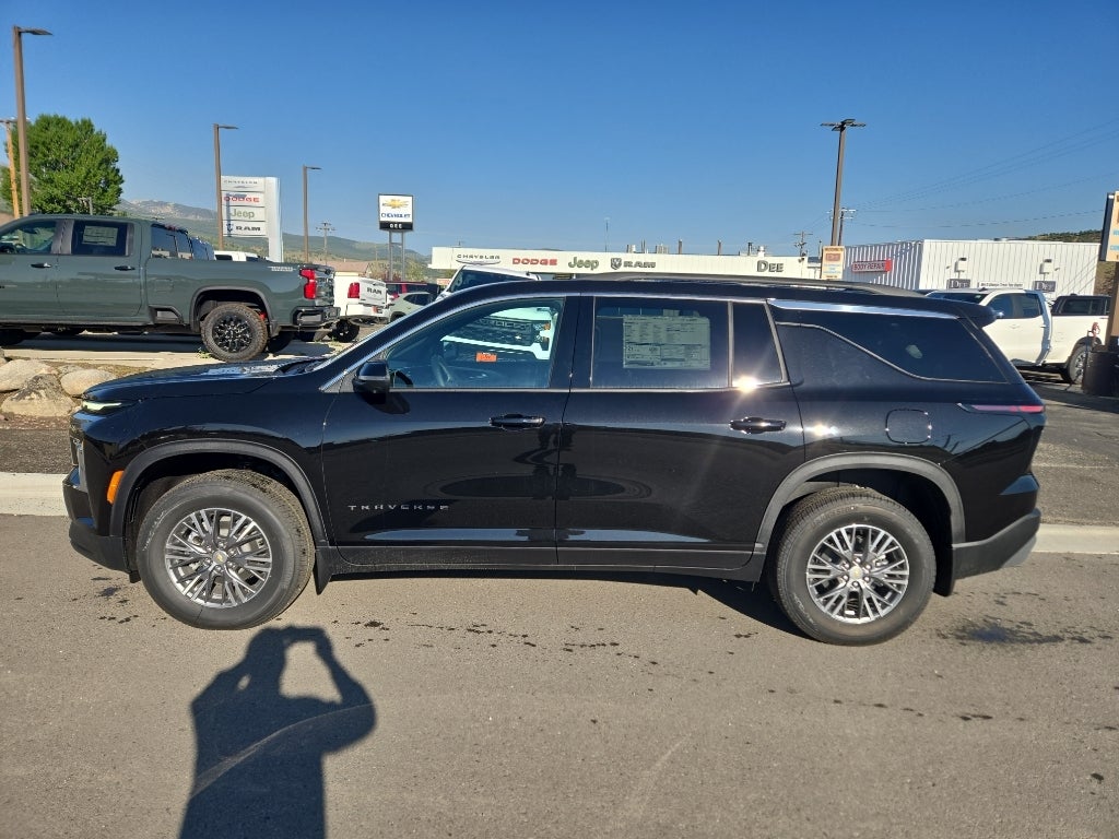 2026 Chevrolet Traverse LT in Mosaic Black Metallic — front three-quarter view