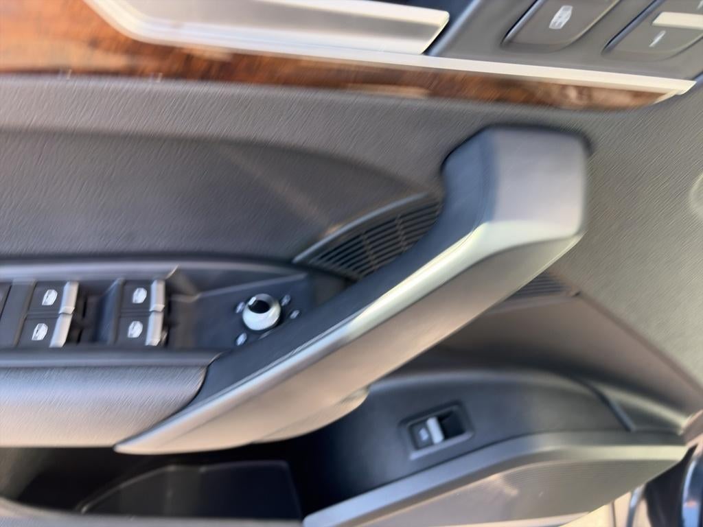 2018 Audi Q5 — interior view